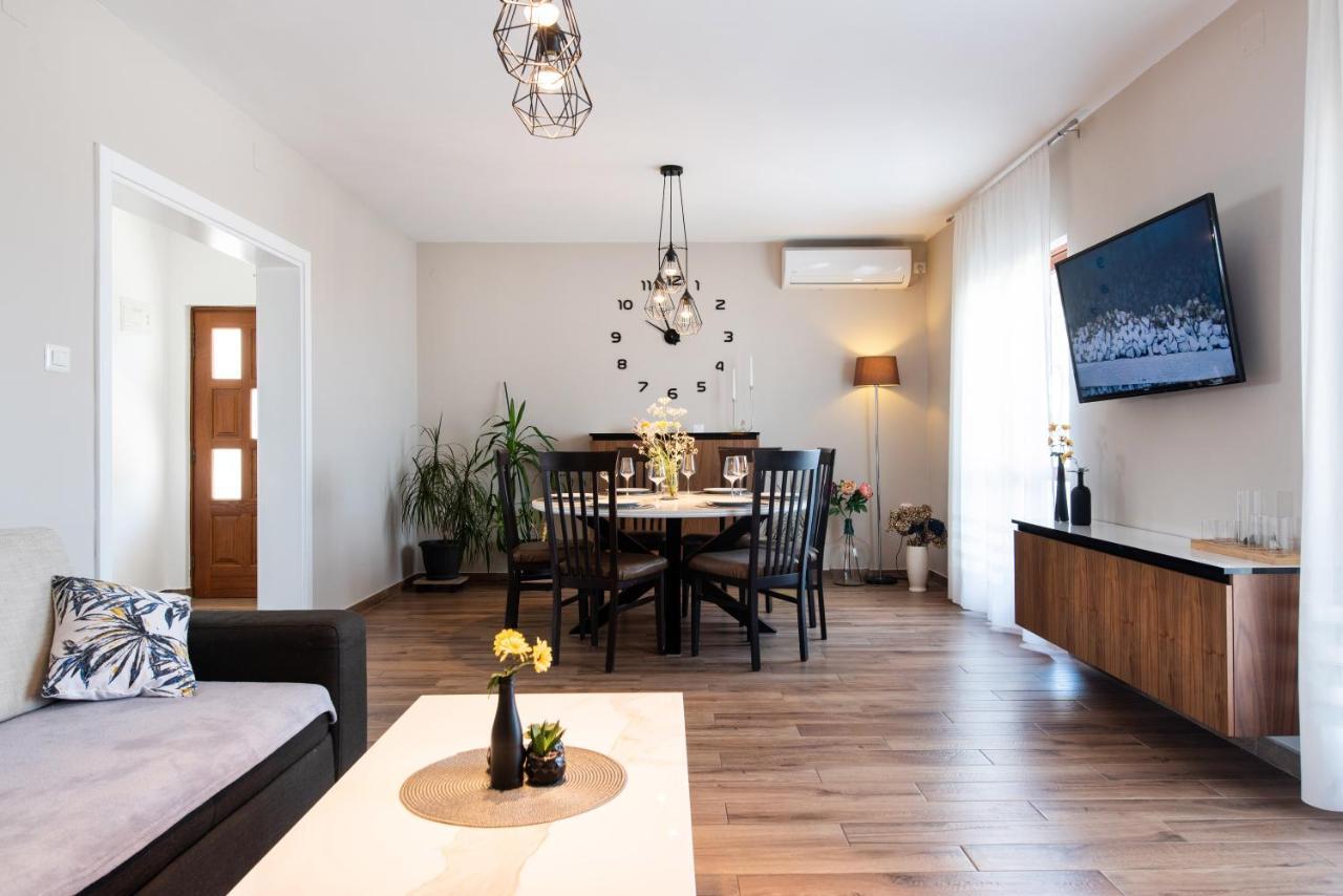 Superior Apartment Sincic ポレッチ エクステリア 写真
